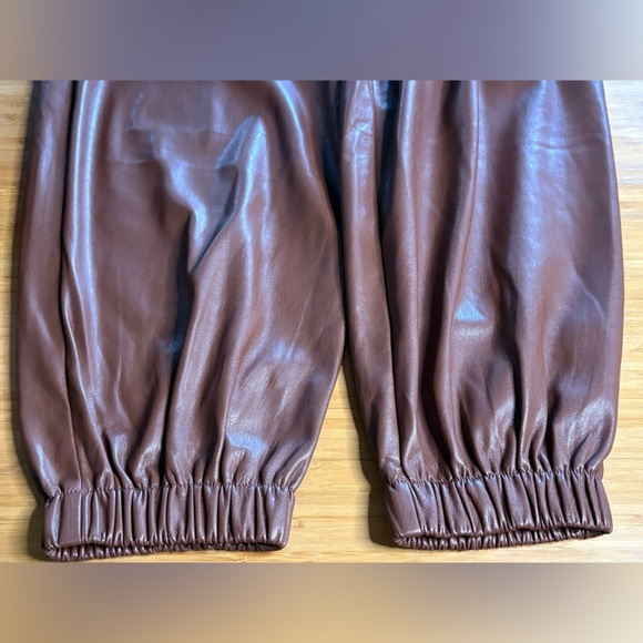 GUC MOTHER- The Curbside Lounger Ankle Pant in Friar Brown. Size XS - Picture 9 of 11